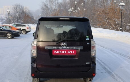 Toyota Noah III, 2013 год, 1 670 000 рублей, 6 фотография