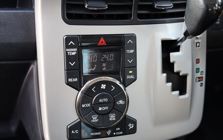 Toyota Noah III, 2013 год, 1 670 000 рублей, 16 фотография