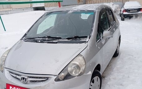 Honda Fit III, 2004 год, 370 000 рублей, 2 фотография