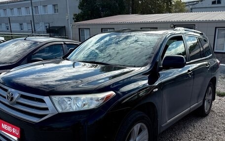 Toyota Highlander III, 2012 год, 2 350 000 рублей, 2 фотография