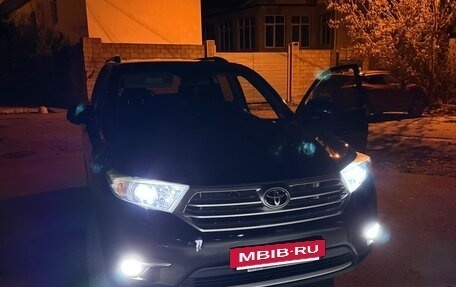 Toyota Highlander III, 2012 год, 2 350 000 рублей, 13 фотография