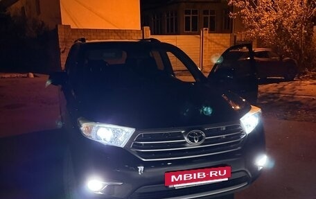 Toyota Highlander III, 2012 год, 2 350 000 рублей, 11 фотография