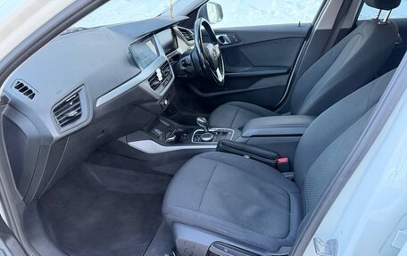 BMW 1 серия, 2019 год, 1 350 000 рублей, 18 фотография