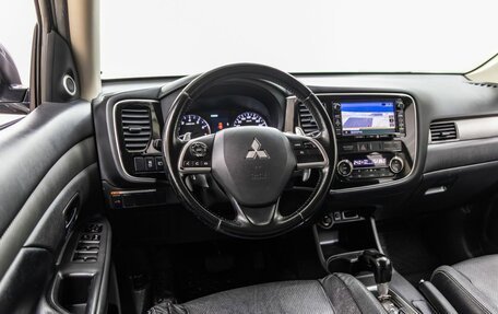 Mitsubishi Outlander III рестайлинг 3, 2014 год, 1 498 000 рублей, 14 фотография
