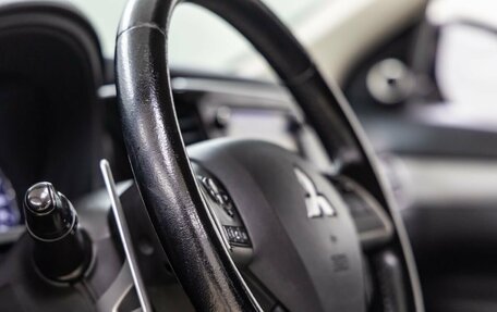 Mitsubishi Outlander III рестайлинг 3, 2014 год, 1 498 000 рублей, 31 фотография