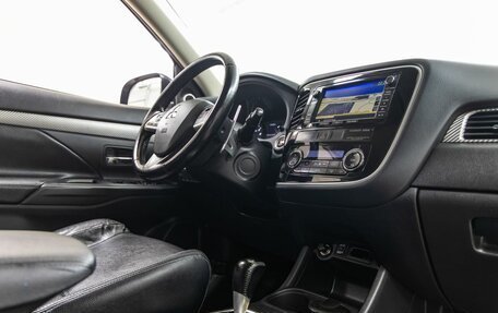 Mitsubishi Outlander III рестайлинг 3, 2014 год, 1 498 000 рублей, 36 фотография