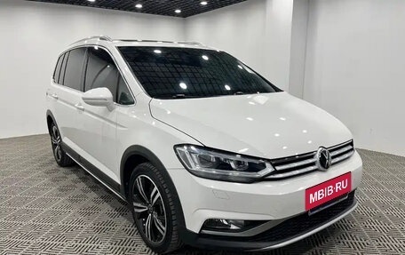 Volkswagen Touran III, 2021 год, 1 999 123 рублей, 3 фотография