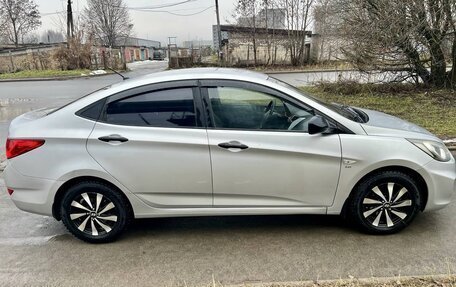 Hyundai Solaris II рестайлинг, 2013 год, 820 000 рублей, 1 фотография