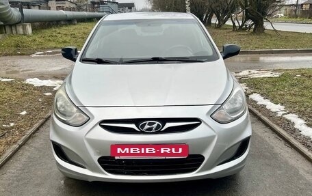 Hyundai Solaris II рестайлинг, 2013 год, 820 000 рублей, 2 фотография