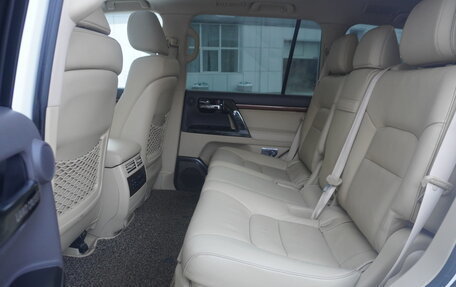 Toyota Land Cruiser 200, 2015 год, 5 637 000 рублей, 10 фотография