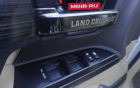 Toyota Land Cruiser 200, 2015 год, 5 637 000 рублей, 7 фотография