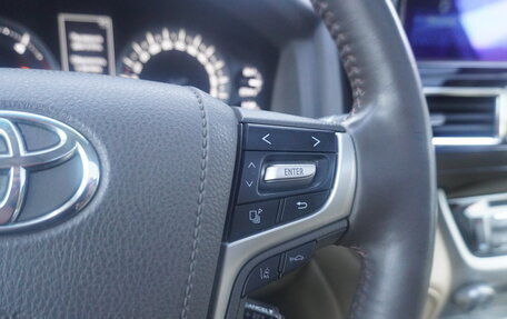 Toyota Land Cruiser 200, 2015 год, 5 637 000 рублей, 21 фотография