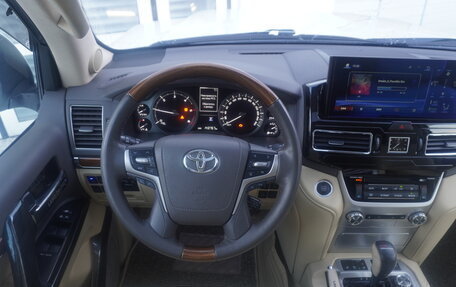 Toyota Land Cruiser 200, 2015 год, 5 637 000 рублей, 16 фотография