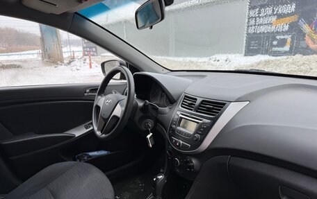 Hyundai Solaris II рестайлинг, 2016 год, 1 100 000 рублей, 3 фотография