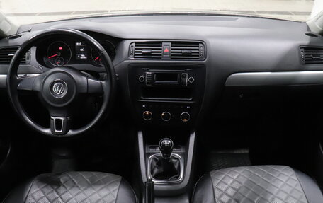 Volkswagen Jetta VI, 2012 год, 935 000 рублей, 12 фотография