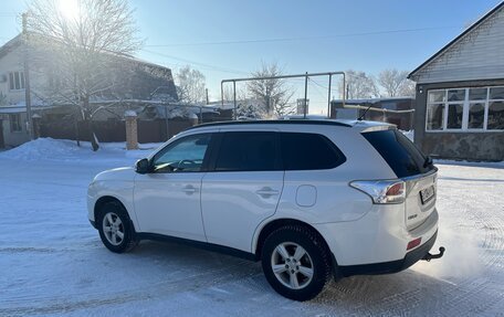 Mitsubishi Outlander III рестайлинг 3, 2013 год, 1 400 000 рублей, 5 фотография