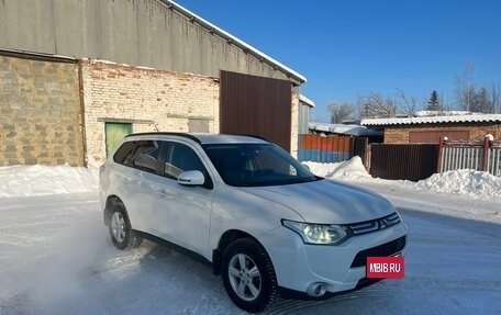 Mitsubishi Outlander III рестайлинг 3, 2013 год, 1 400 000 рублей, 2 фотография
