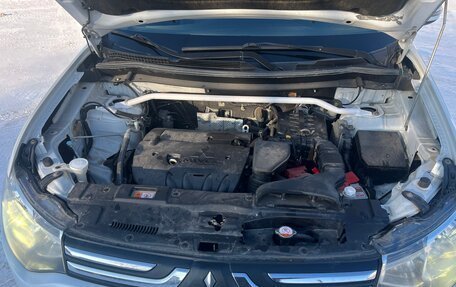 Mitsubishi Outlander III рестайлинг 3, 2013 год, 1 400 000 рублей, 9 фотография