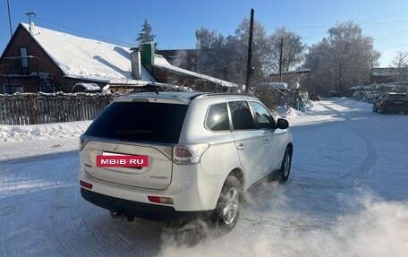 Mitsubishi Outlander III рестайлинг 3, 2013 год, 1 400 000 рублей, 6 фотография