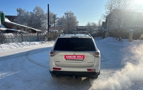 Mitsubishi Outlander III рестайлинг 3, 2013 год, 1 400 000 рублей, 8 фотография