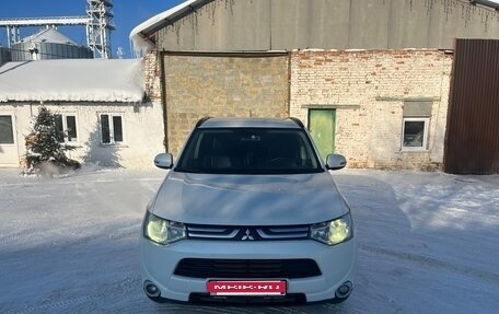 Mitsubishi Outlander III рестайлинг 3, 2013 год, 1 400 000 рублей, 7 фотография