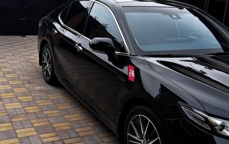 Toyota Camry, 2023 год, 3 550 000 рублей, 2 фотография