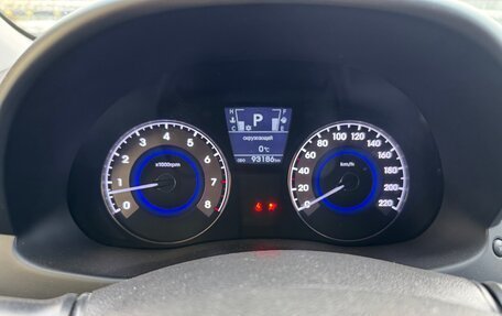 Hyundai Solaris II рестайлинг, 2012 год, 585 000 рублей, 21 фотография