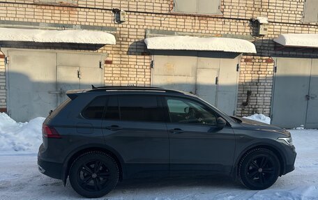 Volkswagen Tiguan II, 2022 год, 3 400 000 рублей, 3 фотография