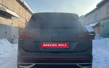 Volkswagen Tiguan II, 2022 год, 3 400 000 рублей, 2 фотография