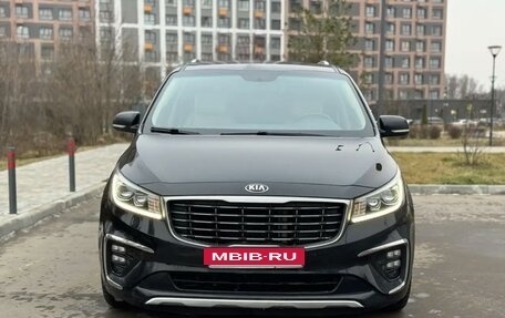 KIA Carnival III, 2020 год, 2 600 000 рублей, 2 фотография