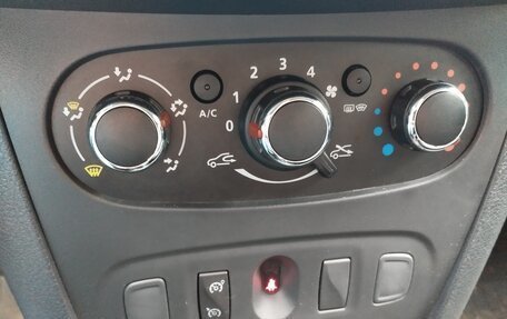 Renault Logan II, 2021 год, 1 300 000 рублей, 13 фотография