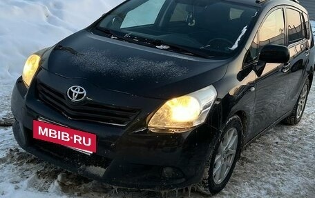 Toyota Verso I, 2010 год, 1 000 000 рублей, 2 фотография