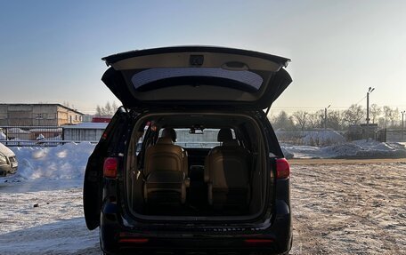 KIA Carnival III, 2017 год, 2 250 000 рублей, 2 фотография