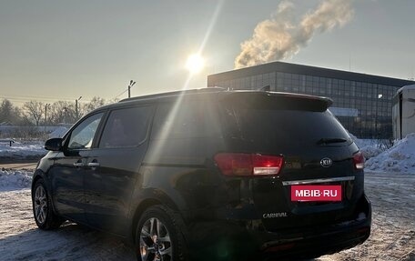 KIA Carnival III, 2017 год, 2 250 000 рублей, 5 фотография