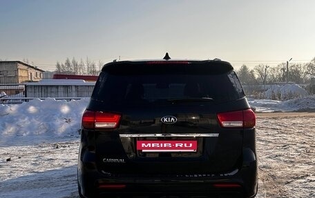 KIA Carnival III, 2017 год, 2 250 000 рублей, 6 фотография