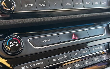 KIA Carnival III, 2017 год, 2 250 000 рублей, 19 фотография