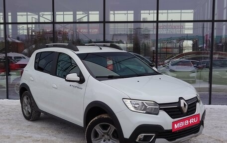 Renault Sandero II рестайлинг, 2022 год, 1 270 000 рублей, 2 фотография