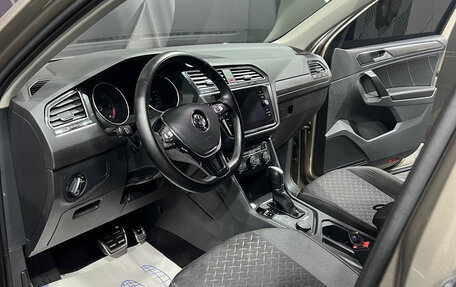 Volkswagen Tiguan II, 2018 год, 2 420 000 рублей, 6 фотография