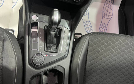 Volkswagen Tiguan II, 2018 год, 2 420 000 рублей, 9 фотография