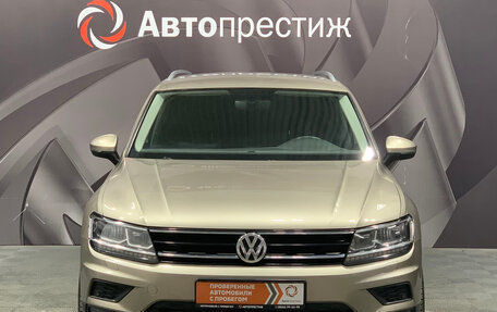 Volkswagen Tiguan II, 2018 год, 2 420 000 рублей, 2 фотография