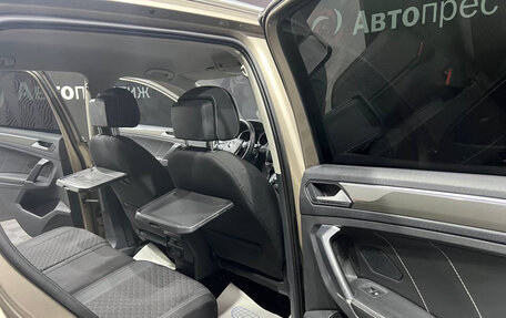 Volkswagen Tiguan II, 2018 год, 2 420 000 рублей, 15 фотография