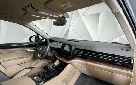 Volkswagen Touareg III, 2019 год, 5 240 000 рублей, 12 фотография