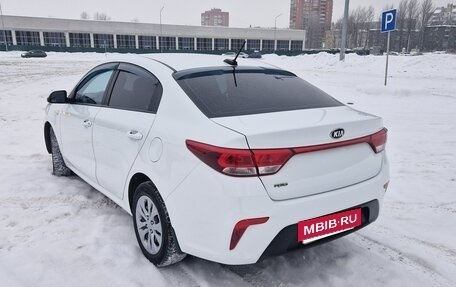KIA Rio IV, 2017 год, 930 000 рублей, 3 фотография