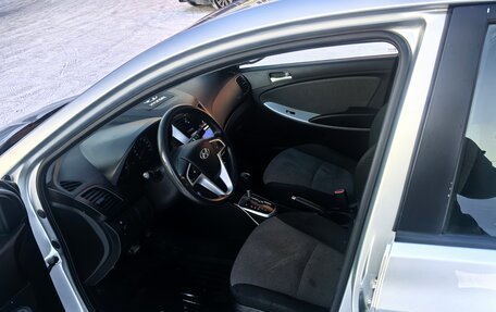 Hyundai Solaris II рестайлинг, 2011 год, 850 000 рублей, 11 фотография