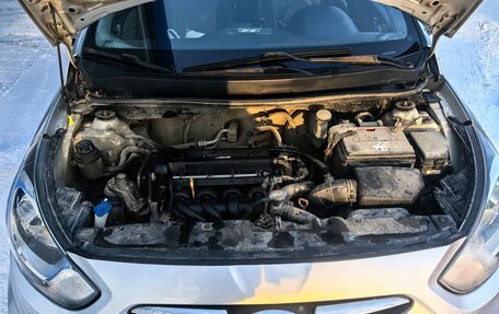 Hyundai Solaris II рестайлинг, 2011 год, 850 000 рублей, 15 фотография