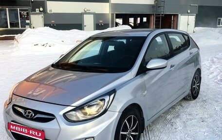 Hyundai Solaris II рестайлинг, 2011 год, 850 000 рублей, 3 фотография