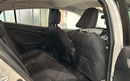 Toyota Prius IV XW50, 2017 год, 1 399 000 рублей, 11 фотография