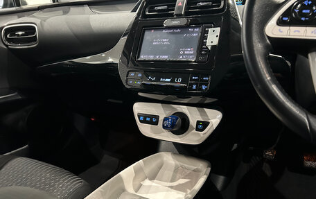 Toyota Prius IV XW50, 2017 год, 1 399 000 рублей, 18 фотография