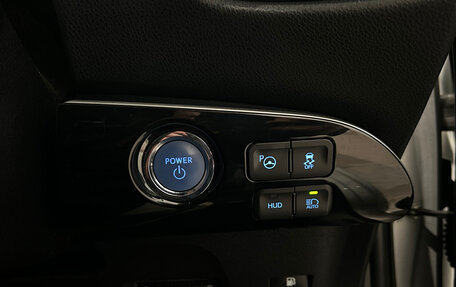 Toyota Prius IV XW50, 2017 год, 1 399 000 рублей, 22 фотография