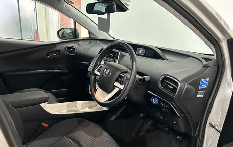Toyota Prius IV XW50, 2017 год, 1 399 000 рублей, 13 фотография